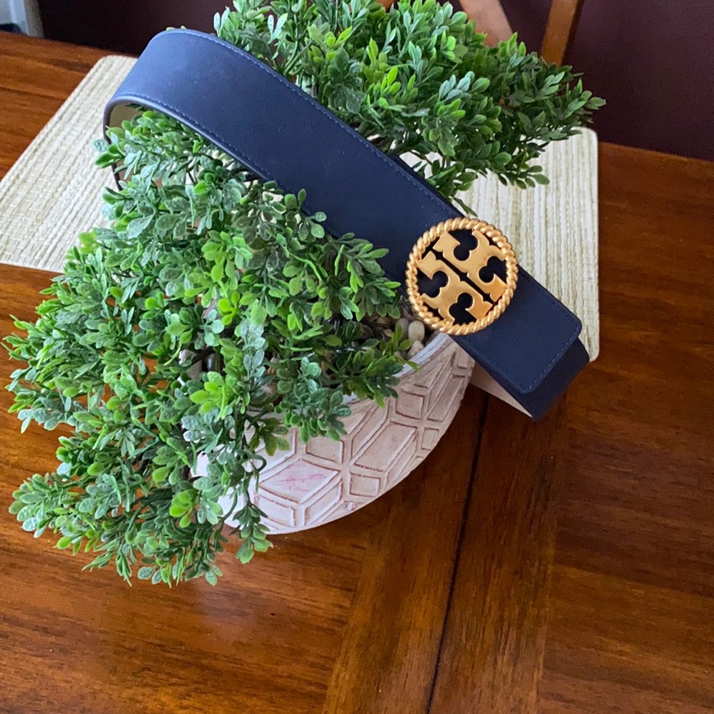 NEW TORY BURCH DARK BLUE BELT sz SMALL(leather)